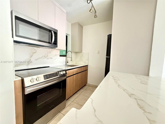 Photo - 1530 SW 2nd St Unit 304
