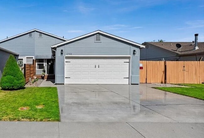 Building Photo - 1732 Challis Dr