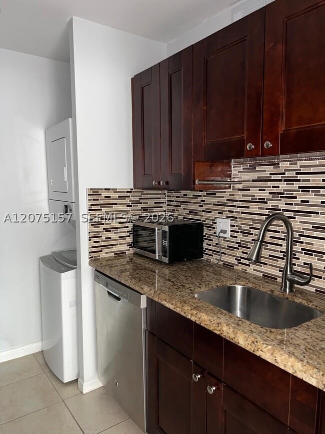 10112 Twin Lakes Dr Unit 11-E