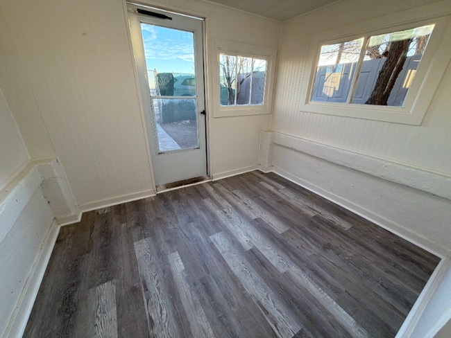 Photo - 18933 Main St