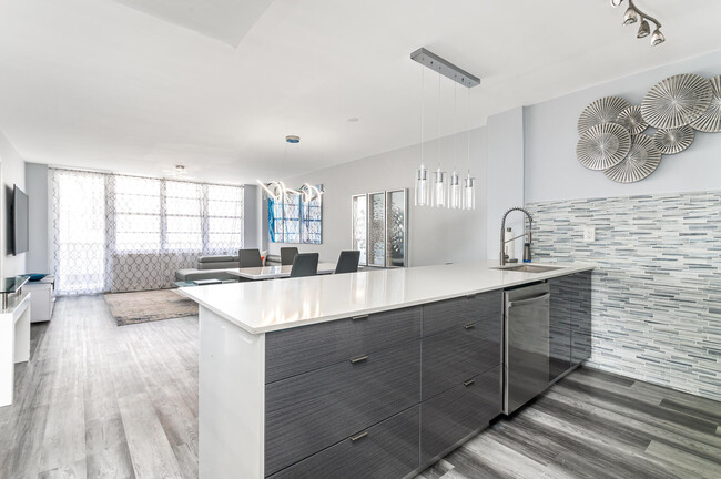 Building Photo - 3725 S Ocean Dr Unit 1407 Rental