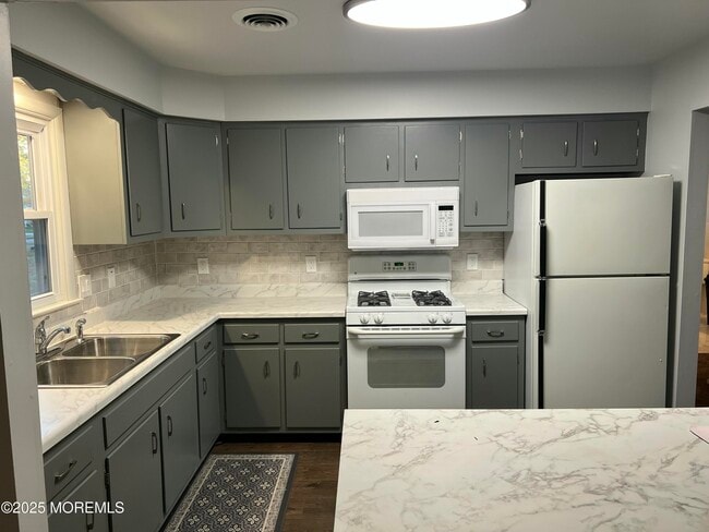 Photo - 927 Edgebrook Dr N