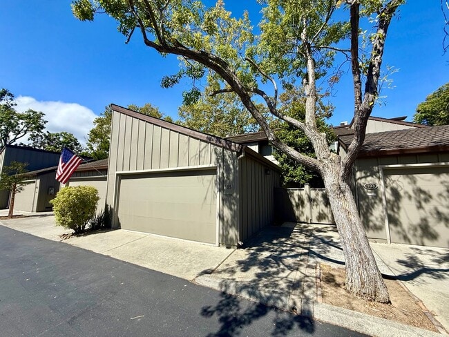 Photo - 105 Walnut Hill Ct