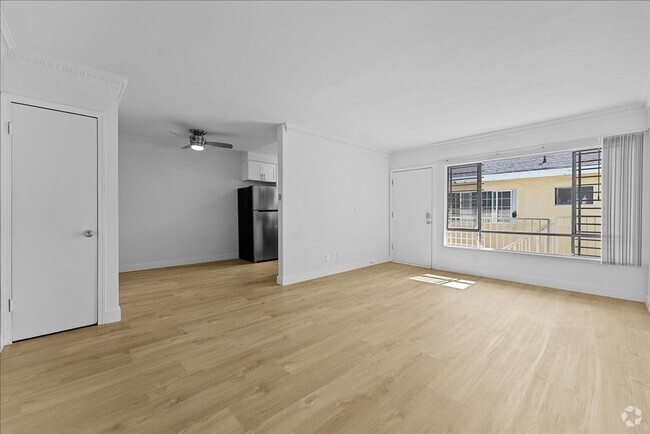 Building Photo - Newly Renovated One Bedroom Apartment! Unit 07