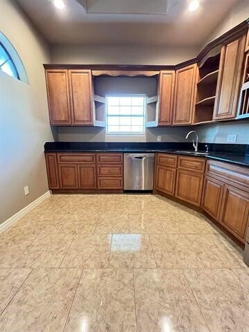 Photo - 6030 Queen's Ct
