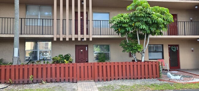 Photo - 7300 Lake Cir Dr Unidad 107