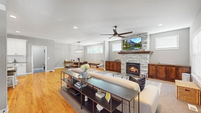 Photo - 3912 Quail Ave N
