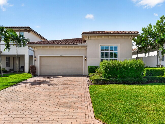 8883 Kingsmoor Wy