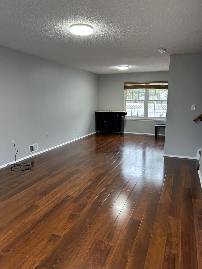 305 Reading Cir