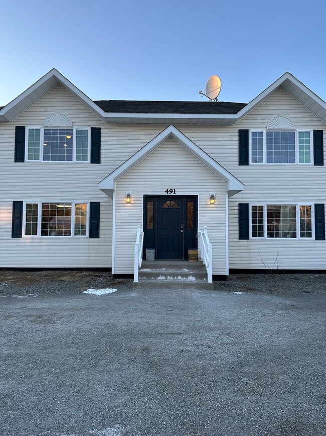Building Photo - Heat included in this top floor Unit 3