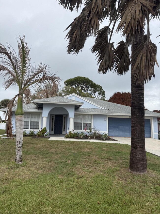 Building Photo - 249 NE Glentry Ave