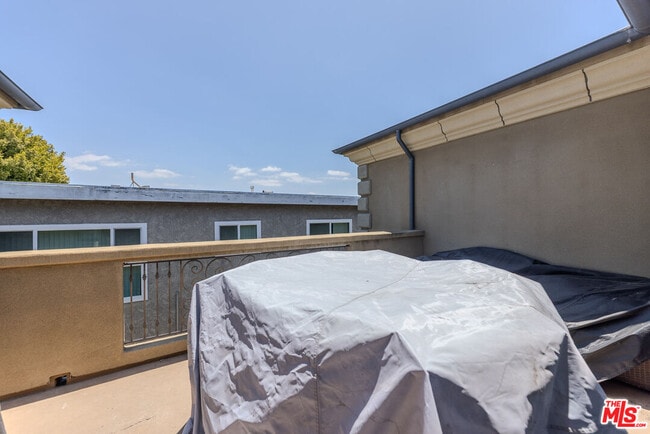 Photo - 1912 Vanderbilt Ln Unidad C
