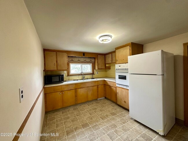 Building Photo - 205 Orchard St Rental