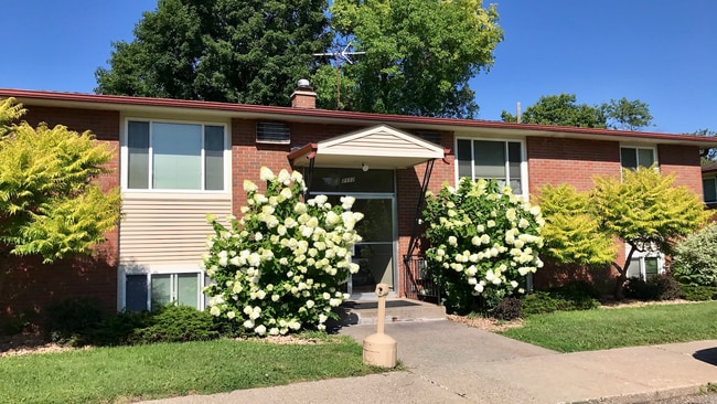 Building Photo - 2112 Spring St Unit 2