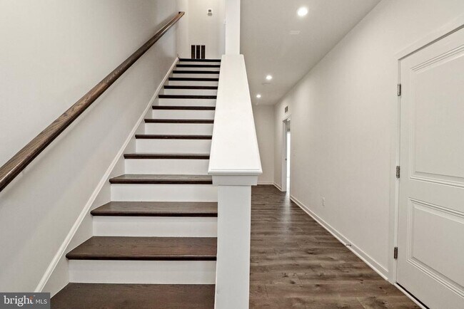 Photo - 402 Honeyberry Ln
