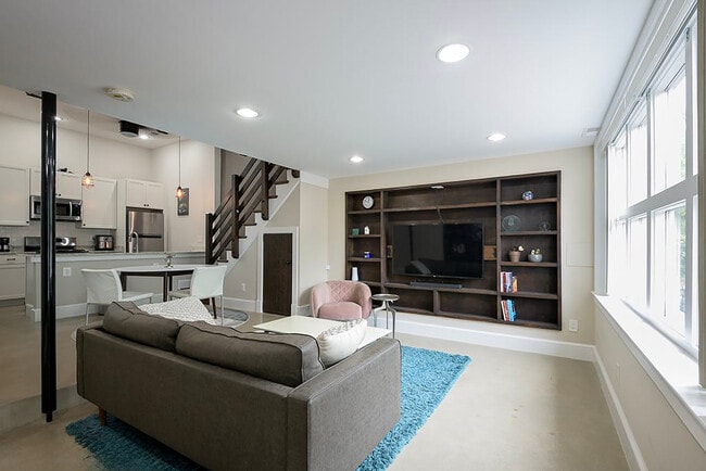 Photo - 717 F St NE Unidad ID1011206P