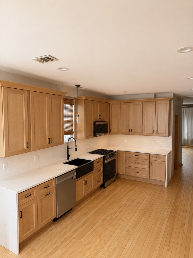 Kitchen - 2nd floor - 2822 W 40th St Unit Second Floor