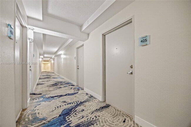 Photo - 3001 S Ocean Dr Unidad 425