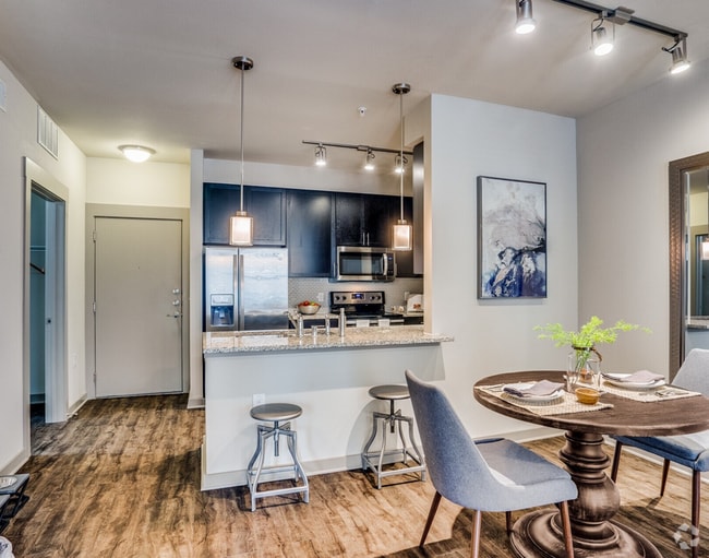 Building Photo - 926 E 15th St Unit 1005 Rental