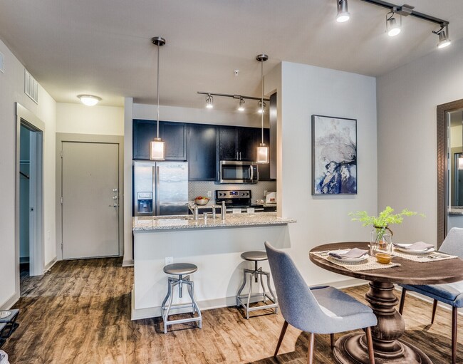 Building Photo - 926 E 15th St Unit 100.5 Rental