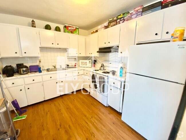 Building Photo - 8 Medford St Unit 3 Rental