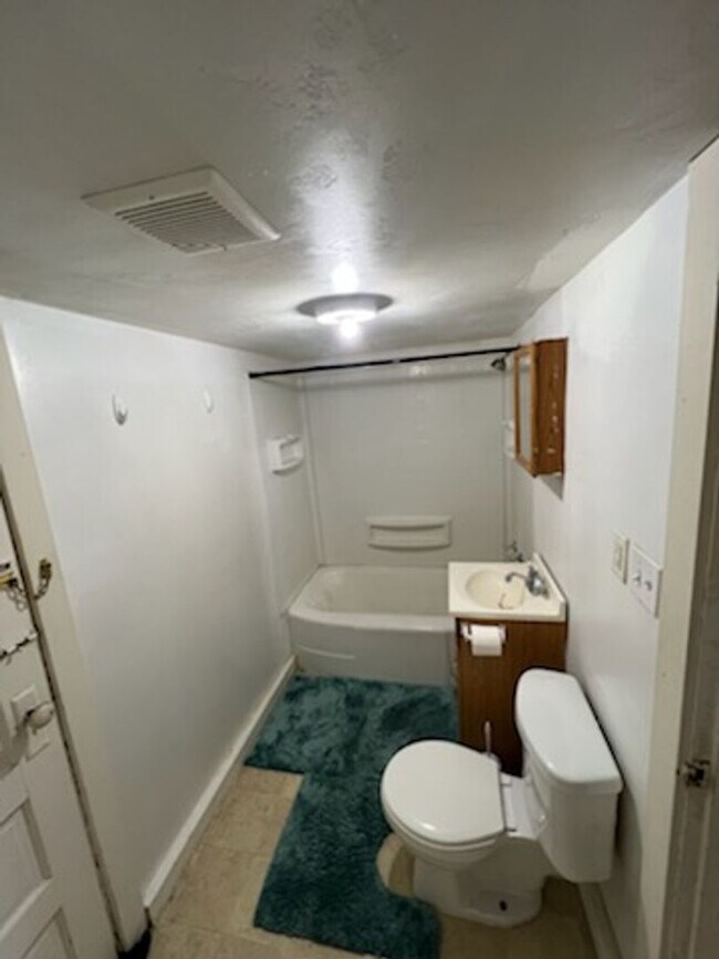 Building Photo - Water/Pine Unit 293 Rental