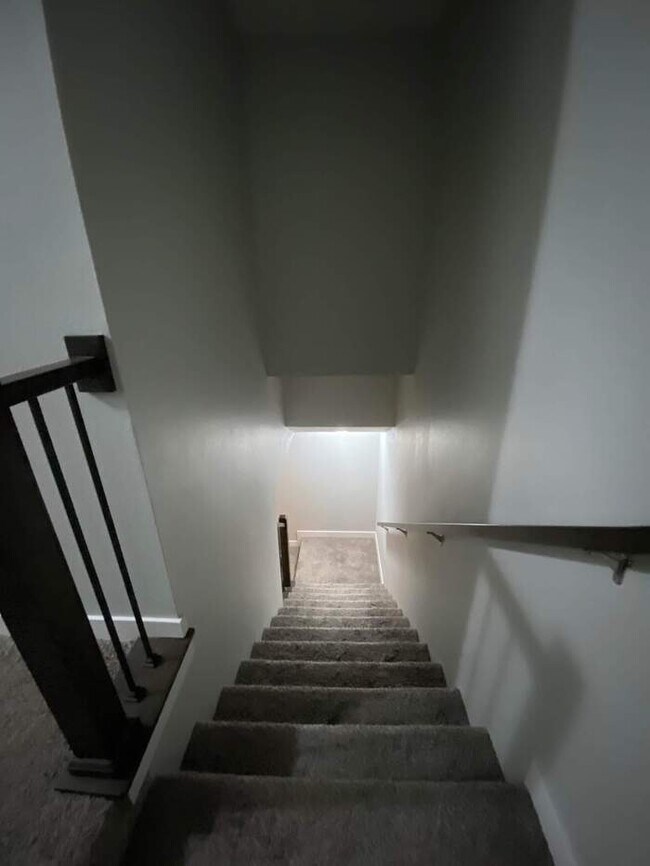 Photo - 205 Red Oak Ct