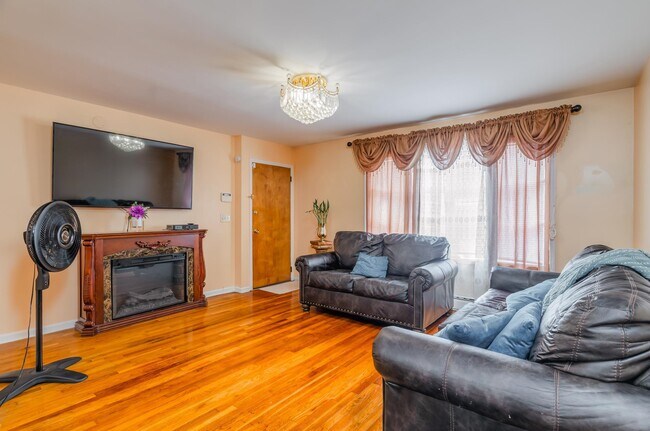 Photo - 310 Cator Ave Unit 1