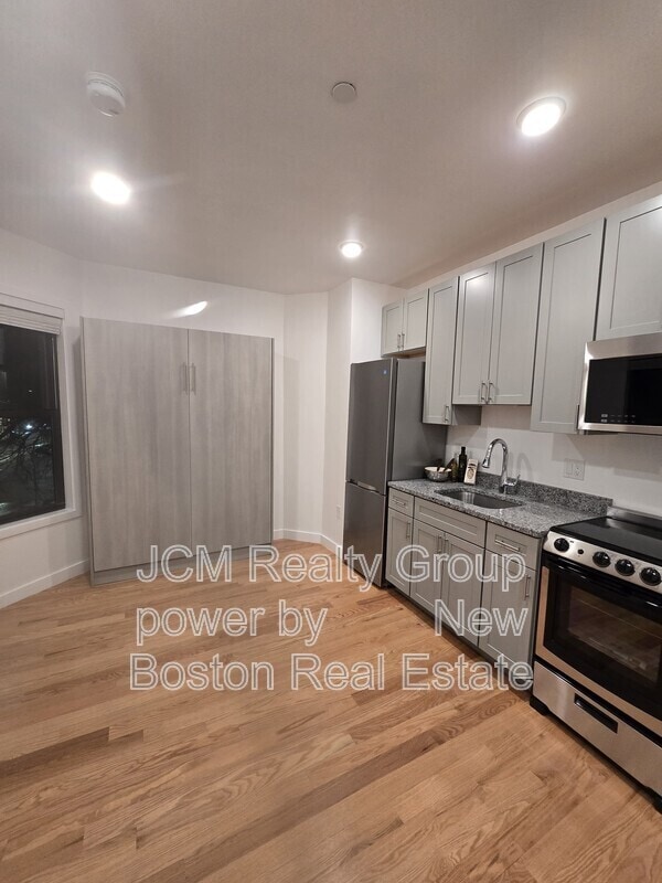 Building Photo - 165 Hawthorne St Unit Studios