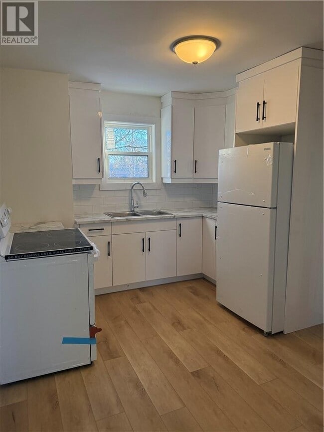 Photo - 301 Hemlock St