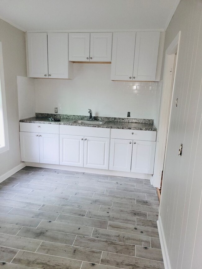 Photo - 4958 Bradley St