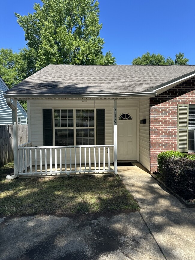 Photo - 216 McFadden St