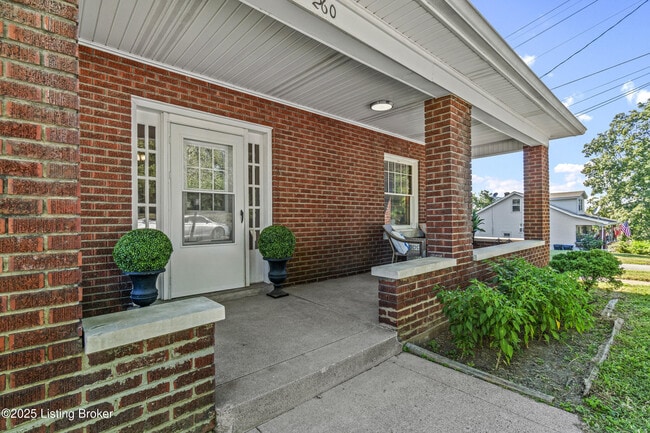 Photo - 260 Thompson Ave