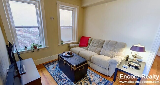 69 S Huntington Ave Unit 3