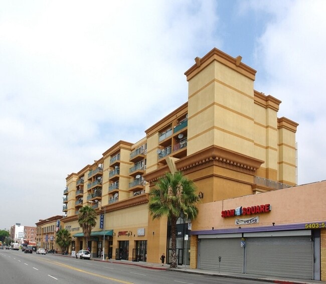 Building Photo - 5411 Hollywood Blvd Rental