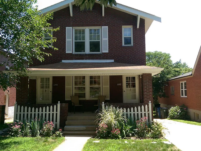 Photo - 1140 Moorlands Dr House