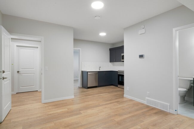 Photo - 31 Royston Way NW