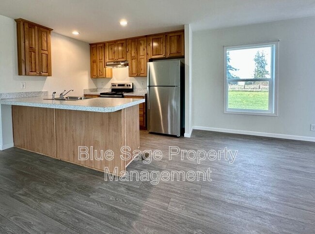 Photo - 504 Spencer Rd