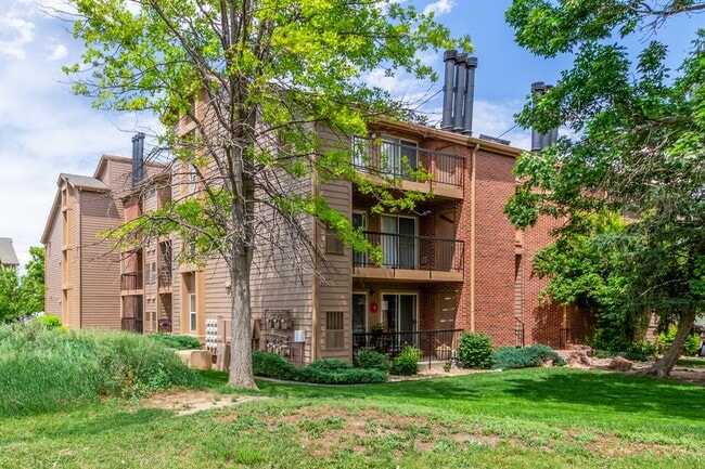 Building Photo - Charming 1 bedroom, 1 bath Condo Unit F14