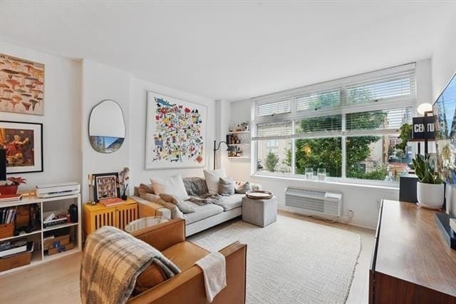 Building Photo - 1400 Hudson St Unit 220