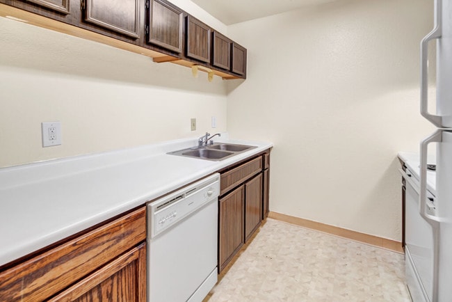 Ladera Villa Apartments - Kitchen - Ladera Villa Rental