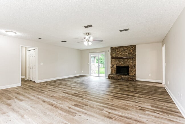 Photo - 2553 Sandlewood Cir