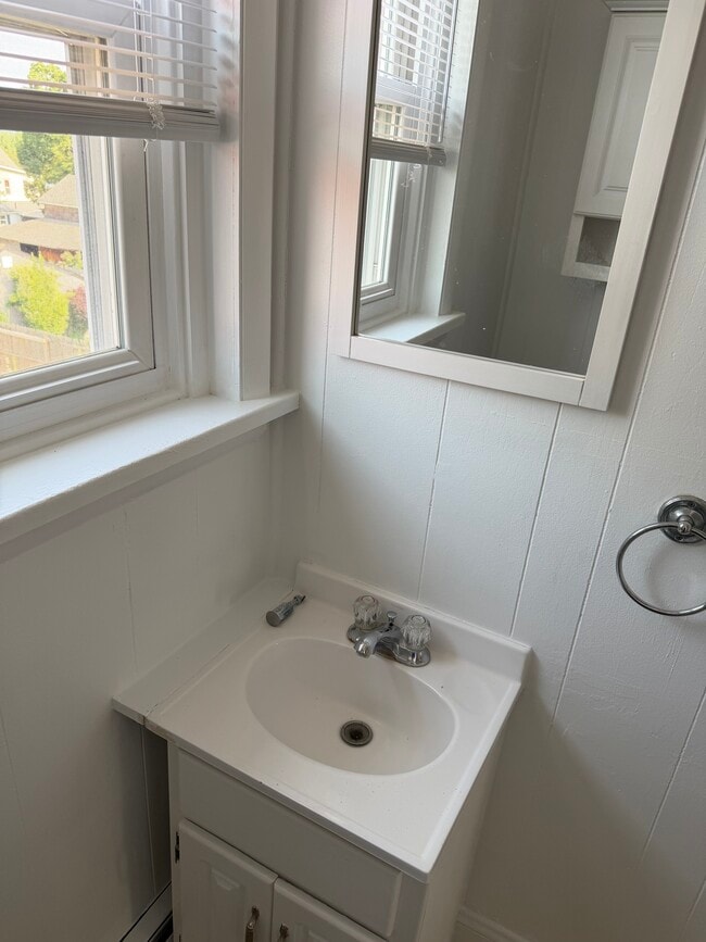 329 Walnut St Unit 329 Walnut St 2nd Fl