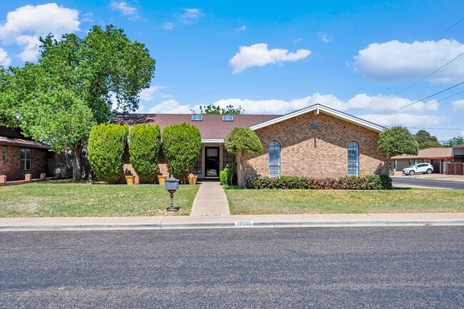 Building Photo - 1800 W 23rd St