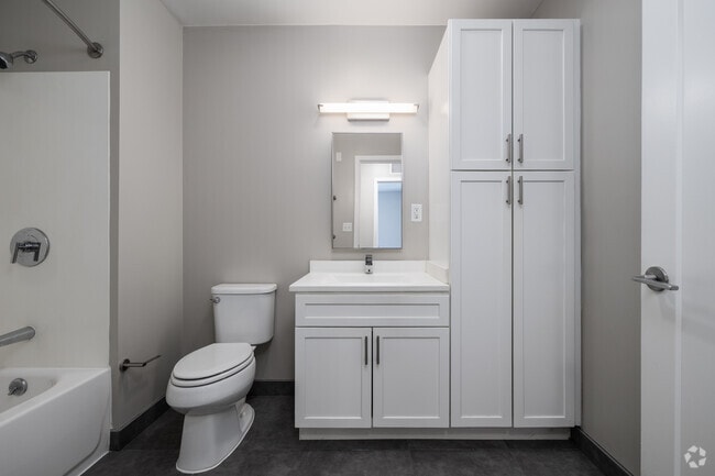 2BR, 1.5BA - 890SF - Primary Bathroom