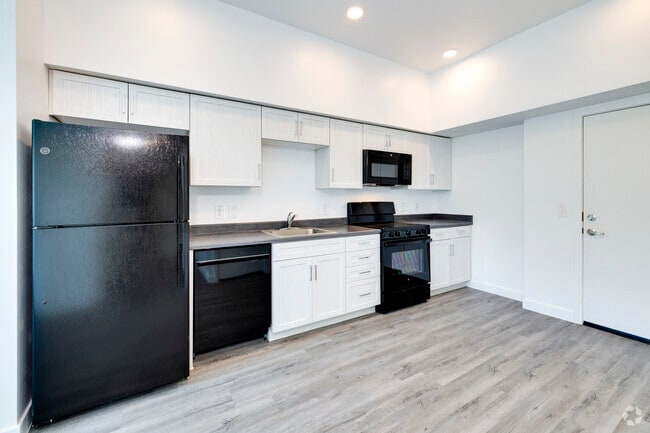 1BR, 1BA - 582SF - Kitchen