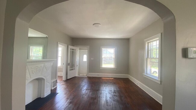 Photo - 7011 Hosmer Ave
