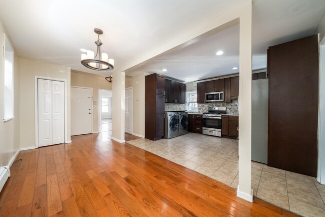 Building Photo - 65 Paterson St Unit 1