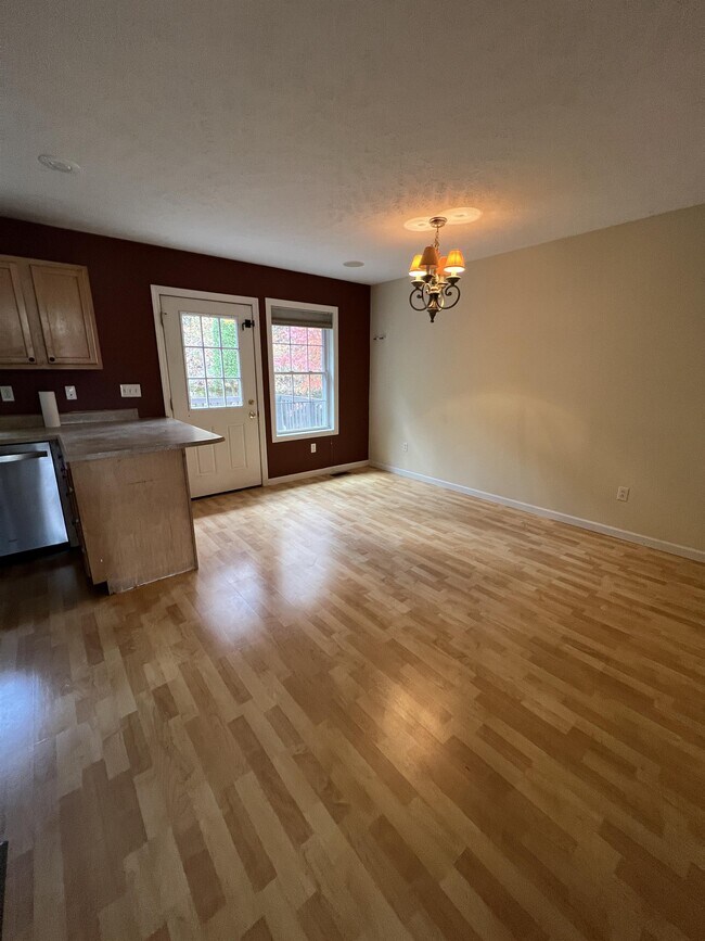 Photo - 794 Alpine St