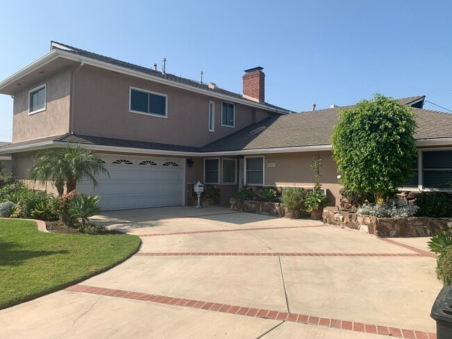 Building Photo - Gorgeous Two Story /Five Bedrooms in Burbank With Fantastic Views!!!